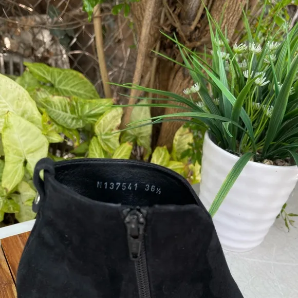 - AGL Notch bootie black Suede leather Ankle boots 36.5 Us 6.5 women,New