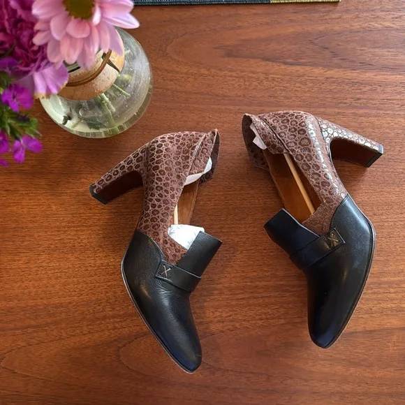 - Chie Mihara ‘Osuna’ Block Heel Loafers in Black size 9