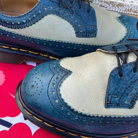 🏴󠁧󠁢󠁥󠁮󠁧󠁿 Dr. Martens MIE Vintage Light Blue 90’s Brogue Wingtip Oxfords UK 6