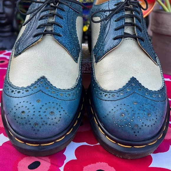 🏴󠁧󠁢󠁥󠁮󠁧󠁿 Dr. Martens MIE Vintage Light Blue 90’s Brogue Wingtip Oxfords UK 6
