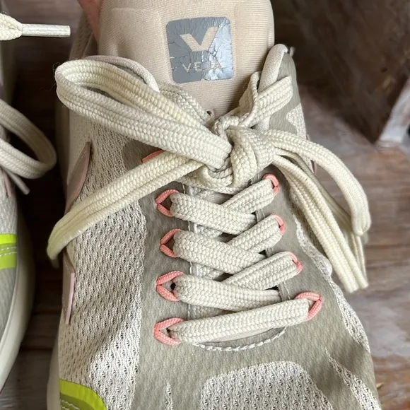 🤍 Veja Condor 2 Alveomesh Sneakers Size 10 neutral tan pink neon