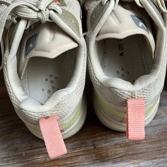 🤍 Veja Condor 2 Alveomesh Sneakers Size 10 neutral tan pink neon