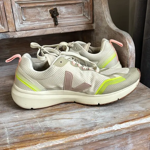 🤍 Veja Condor 2 Alveomesh Sneakers Size 10 neutral tan pink neon