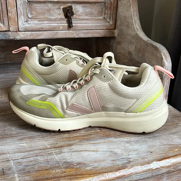 🤍 Veja Condor 2 Alveomesh Sneakers Size 10 neutral tan pink neon
