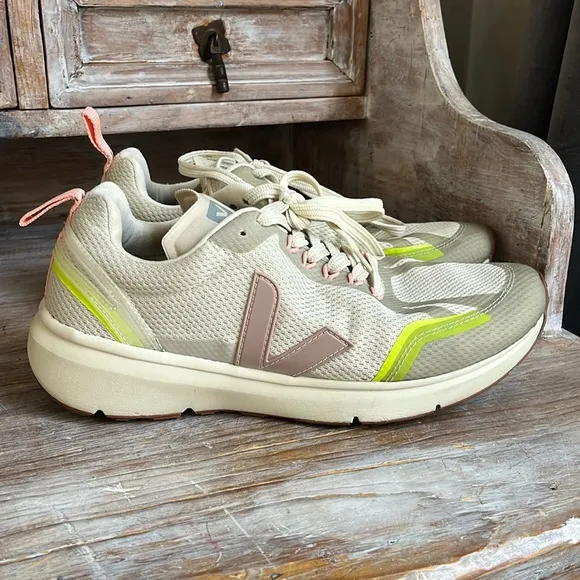 🤍 Veja Condor 2 Alveomesh Sneakers Size 10 neutral tan pink neon