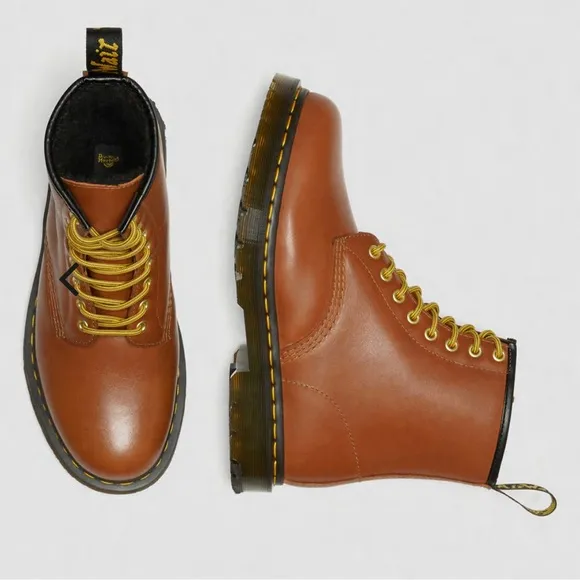 1460 Dr Doc Martens WINTERGRIP LEATHER LACE UP BOOT Unisex 7 women 6 men NEW
