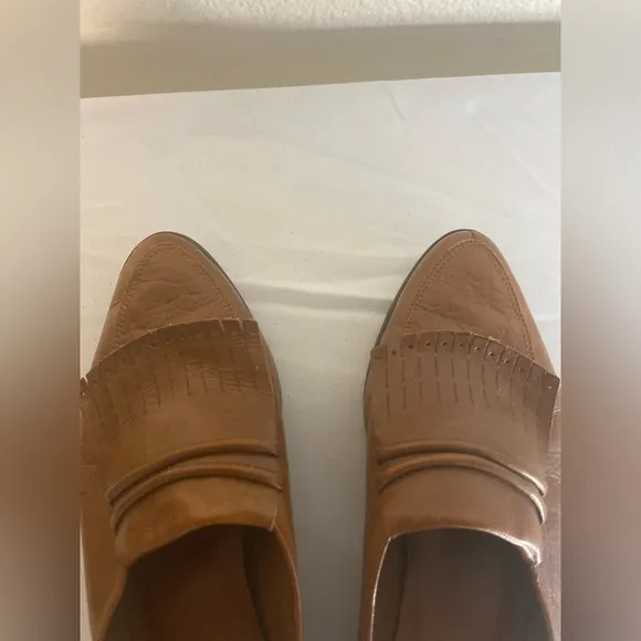 9 West~Vintage~Soft Genuine Leather Fringe Flap Loafers~Almond Toe Shape~Size 8
