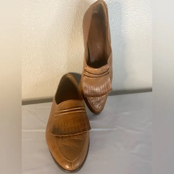 9 West~Vintage~Soft Genuine Leather Fringe Flap Loafers~Almond Toe Shape~Size 8