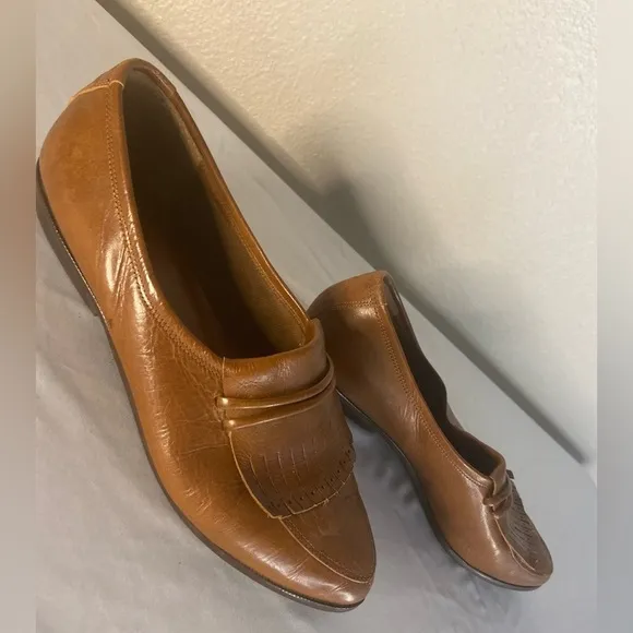 9 West~Vintage~Soft Genuine Leather Fringe Flap Loafers~Almond Toe Shape~Size 8