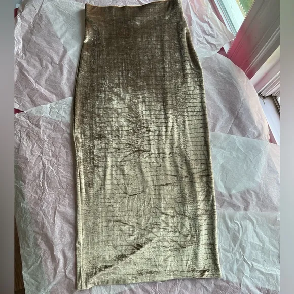 90s VTG EUC champagne stretch velvet column skirt with back slit sz S crocodile