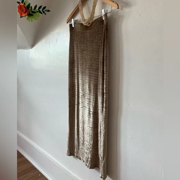 90s VTG EUC champagne stretch velvet column skirt with back slit sz S crocodile