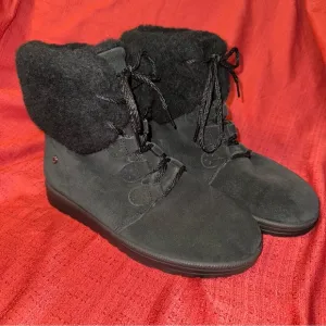 ABEO Imelda Black Suede and Shearling Ankle Boots, Women’s Size 10, EUC