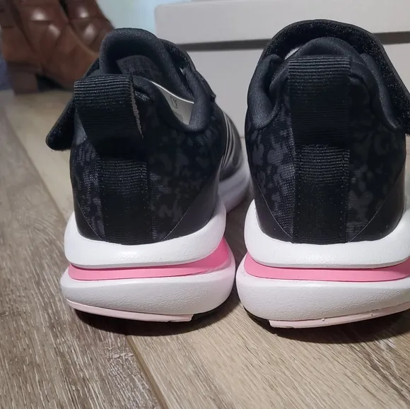 Adidas Fortarun EL K black, gray print and pink accents running shoe Size 2