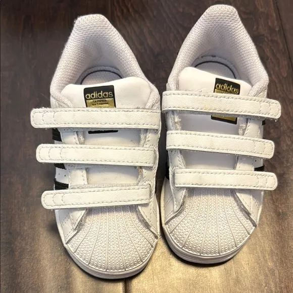 Adidas Gender Neutral White and Black Classic superstar Sneakers! Worn one time!