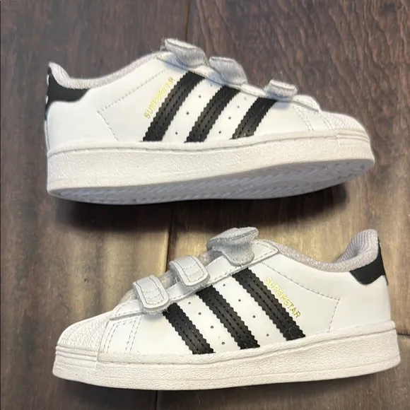 Adidas Gender Neutral White and Black Classic superstar Sneakers! Worn one time!
