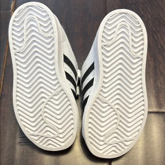 Adidas Gender Neutral White and Black Classic superstar Sneakers! Worn one time!