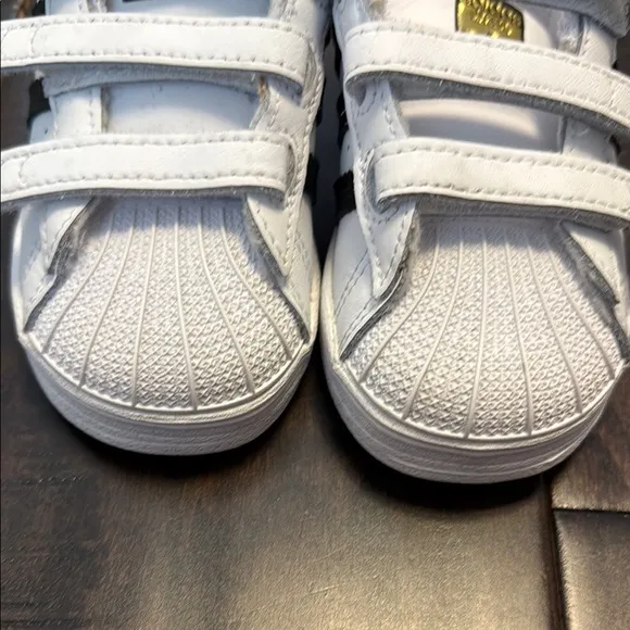 Adidas Gender Neutral White and Black Classic superstar Sneakers! Worn one time!