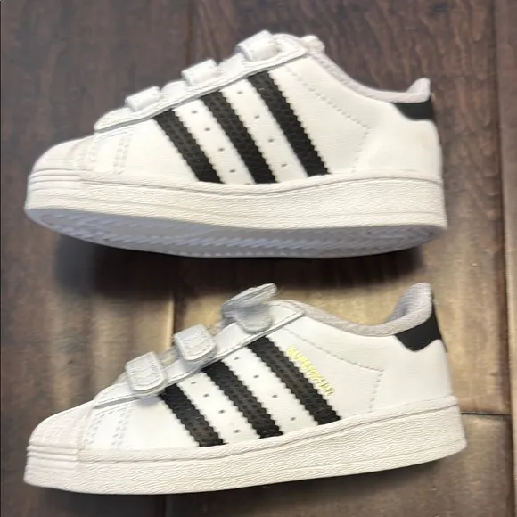 Adidas Gender Neutral White and Black Classic superstar Sneakers! Worn one time!
