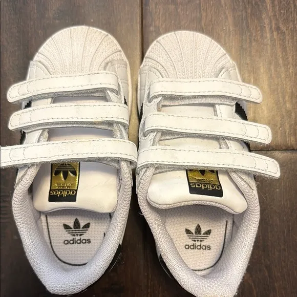 Adidas Gender Neutral White and Black Classic superstar Sneakers! Worn one time!