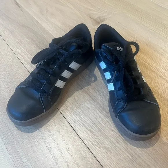 Adidas Girls Classic Three Stripe Kids Sneakers 1