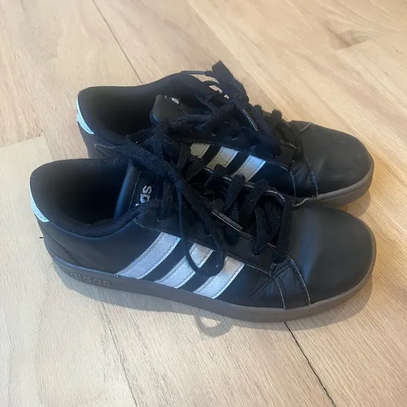 Adidas Girls Classic Three Stripe Kids Sneakers 1