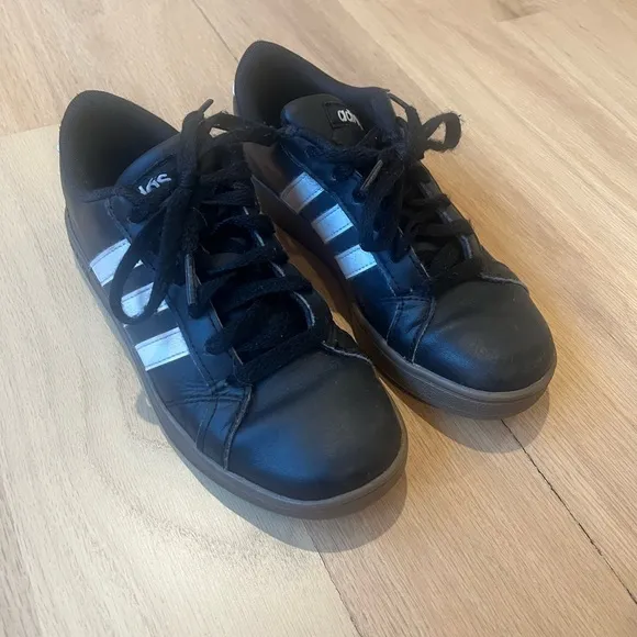 Adidas Girls Classic Three Stripe Kids Sneakers 1