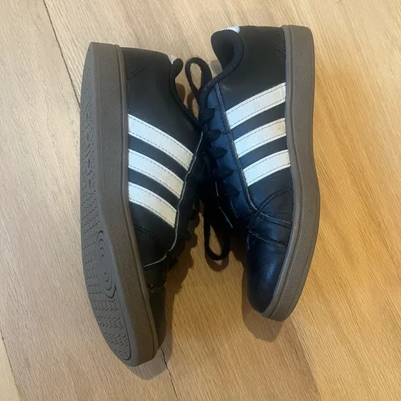 Adidas Girls Classic Three Stripe Kids Sneakers 1