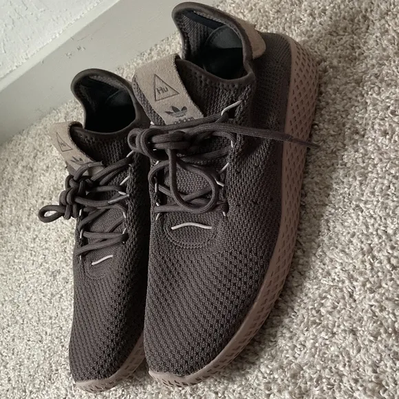 Adidas Pharrell Williams Tennis Human Race Cinder Cinder Light Brown Sneakers