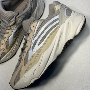 Adidas YEEZY Boost 700 GY7924 Sneakers