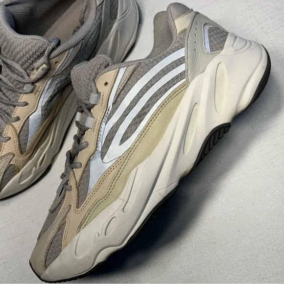Adidas YEEZY Boost 700 GY7924 Sneakers