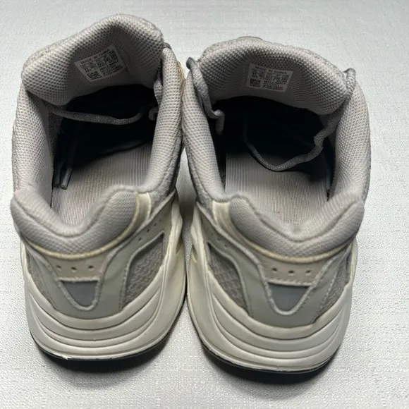 Adidas YEEZY Boost 700 GY7924 Sneakers
