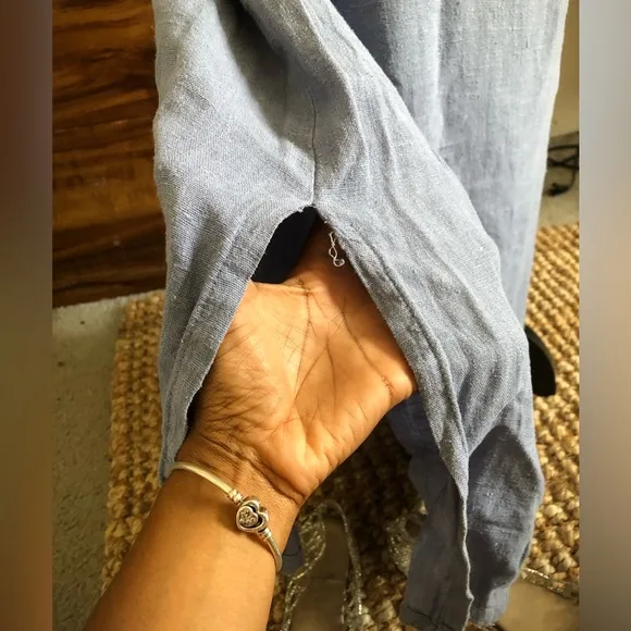 Adorable blue 💯% linen maxi skirt w/side splits