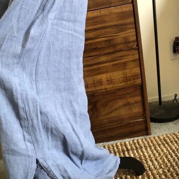 Adorable blue 💯% linen maxi skirt w/side splits