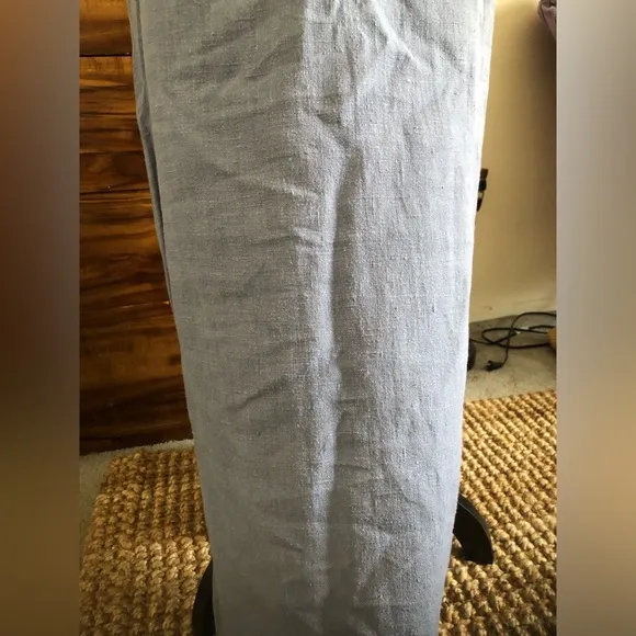 Adorable blue 💯% linen maxi skirt w/side splits