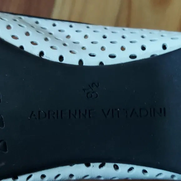 Adrienne Vittadini Alva Open Toed Flats Size 8.5