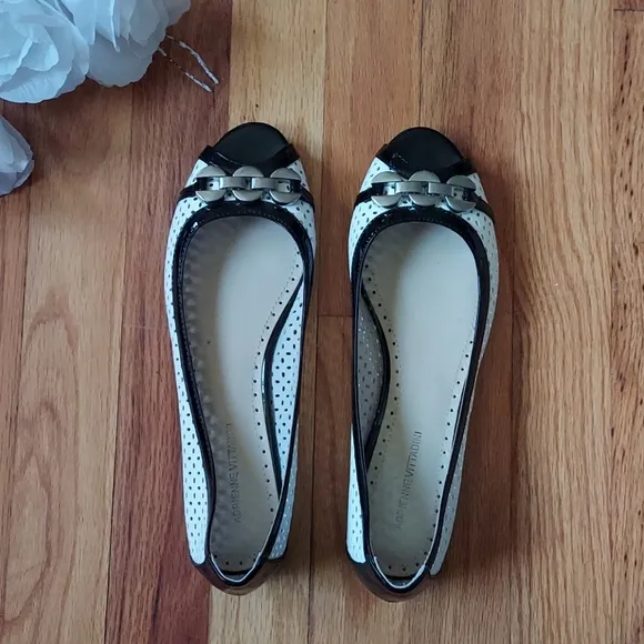 Adrienne Vittadini Alva Open Toed Flats Size 8.5
