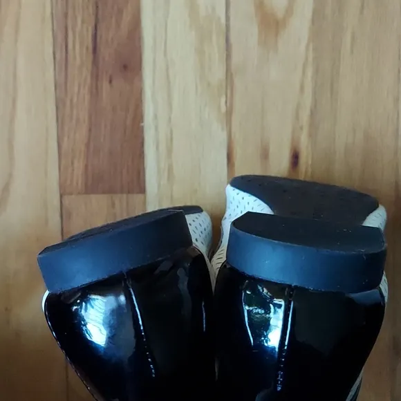 Adrienne Vittadini Alva Open Toed Flats Size 8.5