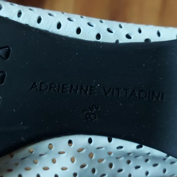 Adrienne Vittadini Alva Open Toed Flats Size 8.5