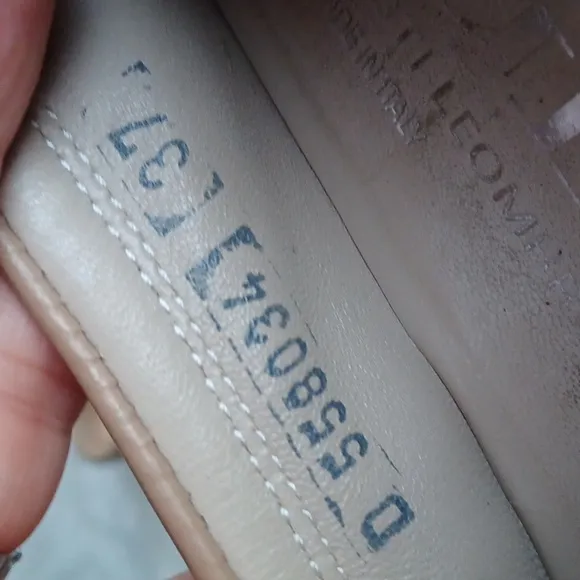 AGL  leather flats