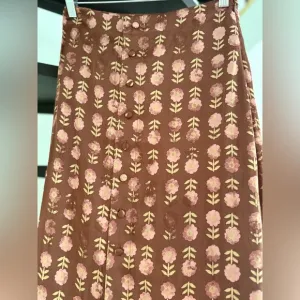 Analise Printed Midi Skirt NWOT wine combo