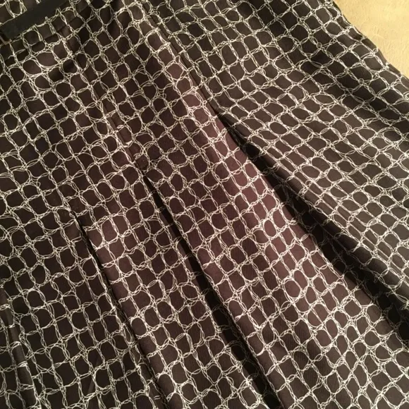 ANN TAYLOR 100% SILK SKIRT, Pleated, Brown Geometric Print, “Mock” Belt, Size 10