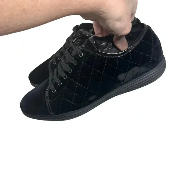 Aquatalia Glenda Velvet Quilted Sneakers size 9 Italy Neutral Minimalist Classic