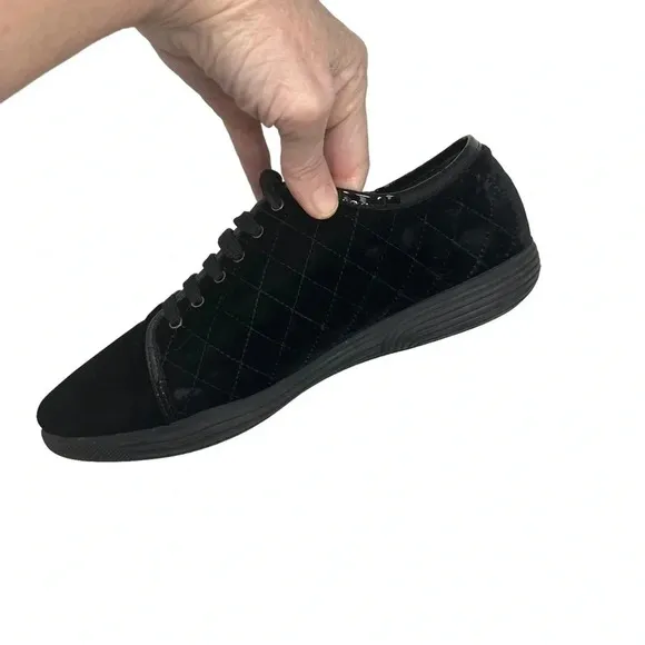 Aquatalia Glenda Velvet Quilted Sneakers size 9 Italy Neutral Minimalist Classic