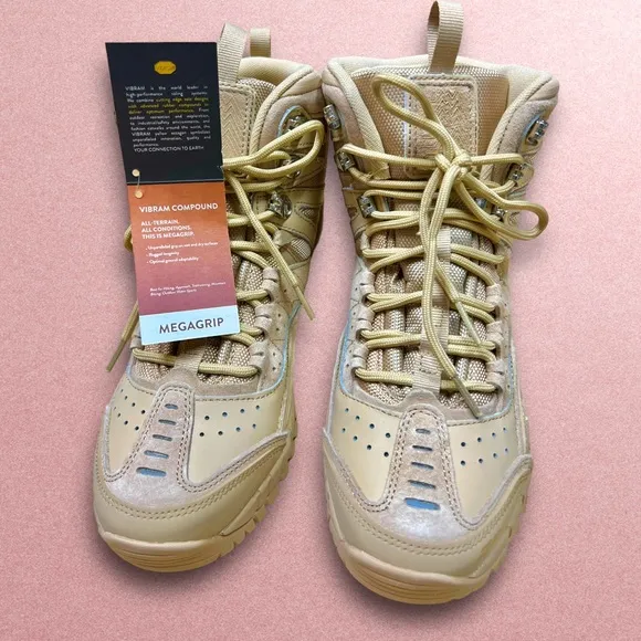 Armada boots by FILA Men size:7 Women size: 8.5 Excellent grip with cushions New