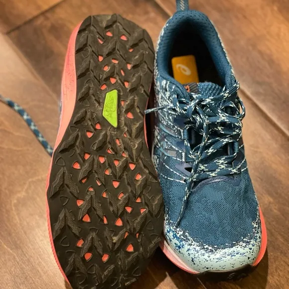 ASICS FUJI LITE 2 sneakers New