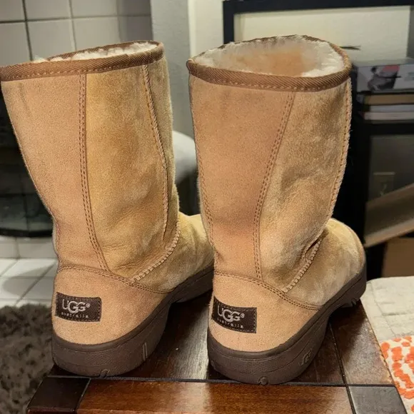Australian Ugg boots tan size women’s 9 authentic original from Australia not US