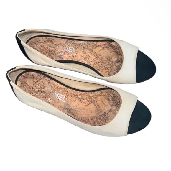 Authentic Chanel luxury designer signature suede leather open toe flats sz 8.5