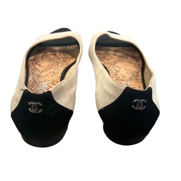 Authentic Chanel luxury designer signature suede leather open toe flats sz 8.5
