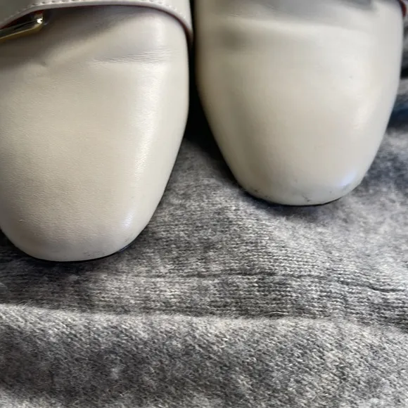 Bally Janelle Loafers Leather Almond Toe Faux Pearl EU Size 38 US Size 7