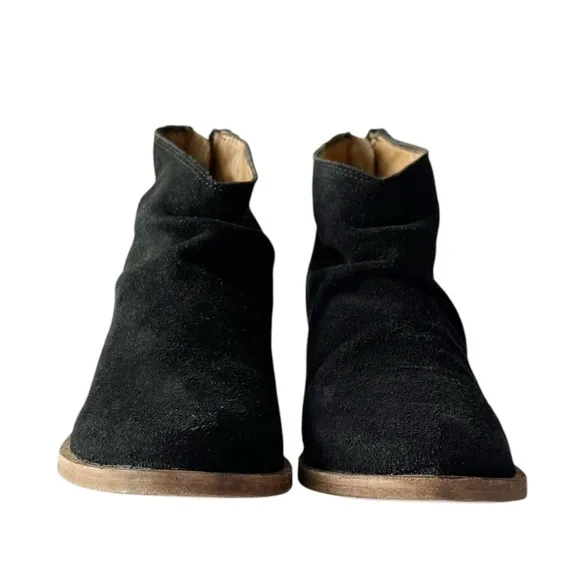 Beek Eaglet Heeled Suede Boots in Black | 7.5